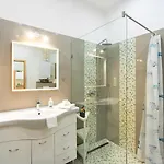 Apartment W - Danube & Parliament View - Sleeps 4 Budapest