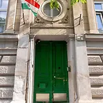 Apartment W - Danube & Parliament View - Sleeps 4 *