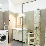 W - Danube & Parliament View - Sleeps 4 Apartment