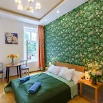W - Danube & Parliament View - Sleeps 4