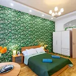W - Danube & Parliament View - Sleeps 4 * Budapest