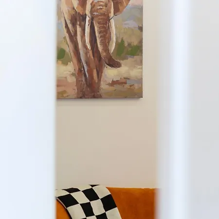 Lovely Designer With Stunning Parliament View Apartamento *