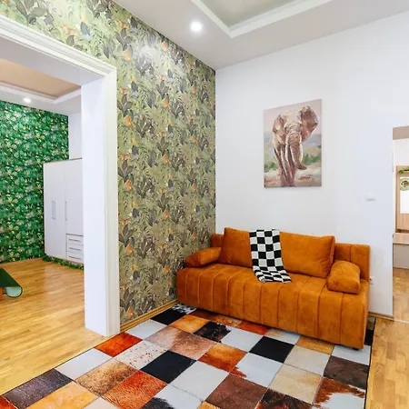 Lovely Designer With Stunning Parliament View Apartamento *