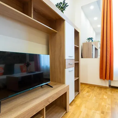 W - Danube & Parliament View - Sleeps 4