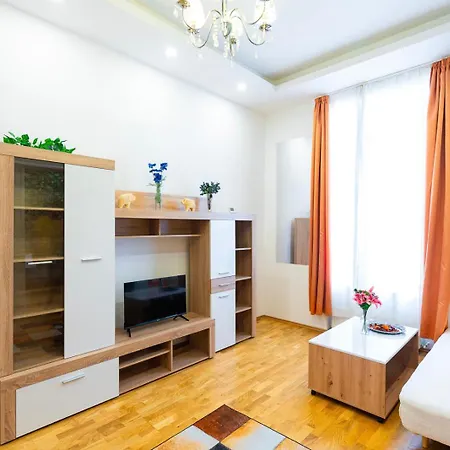 Lovely Designer With Stunning Parliament View Apartment Budapest