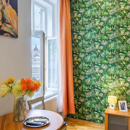 W - Danube & Parliament View - Sleeps 4 *