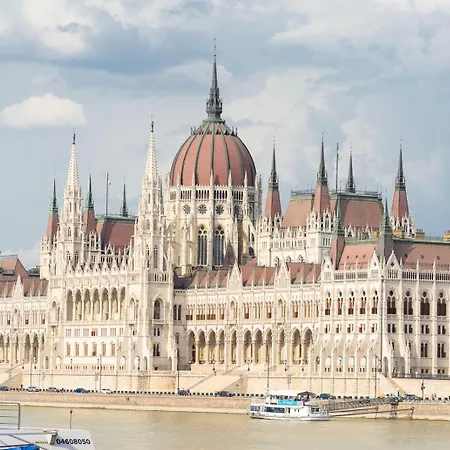 公寓 W - Danube & Parliament View - Sleeps 4 布达佩斯