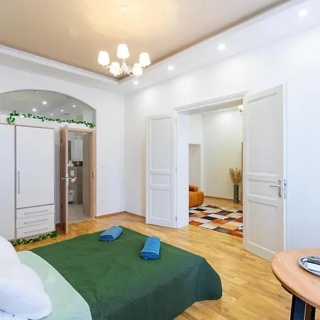 W - Danube & Parliament View - Sleeps 4 *