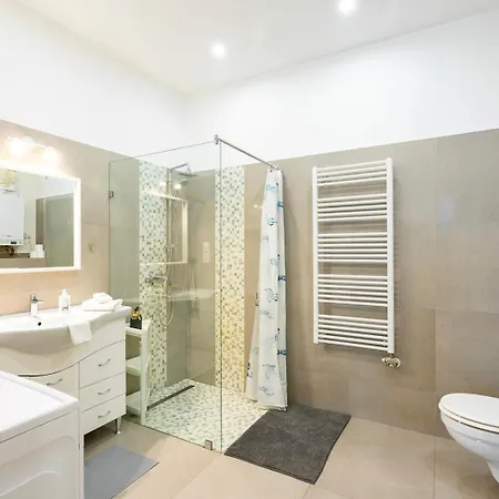 W - Danube & Parliament View - Sleeps 4 *