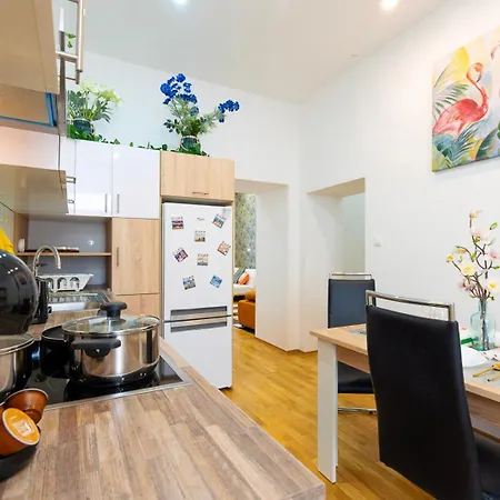 W - Danube & Parliament View - Sleeps 4 Budapešť