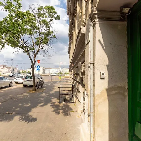 W - Danube & Parliament View - Sleeps 4